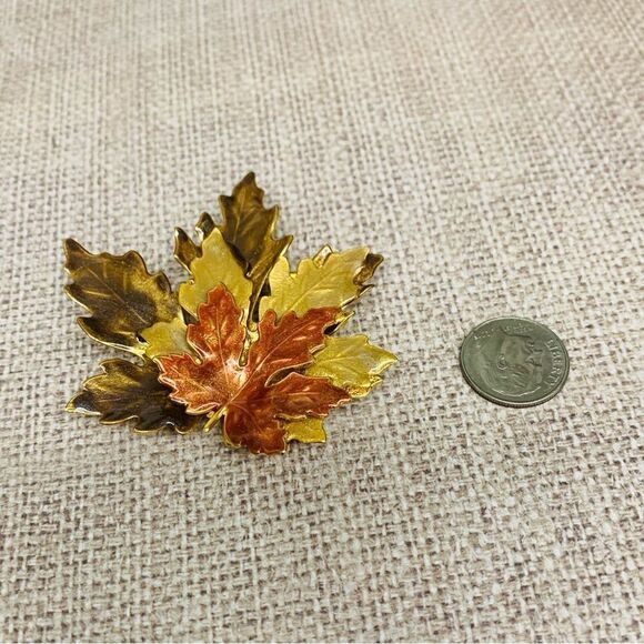 VTG Enameled Fall Leaf Gold Brooch - Picture 1 of 2